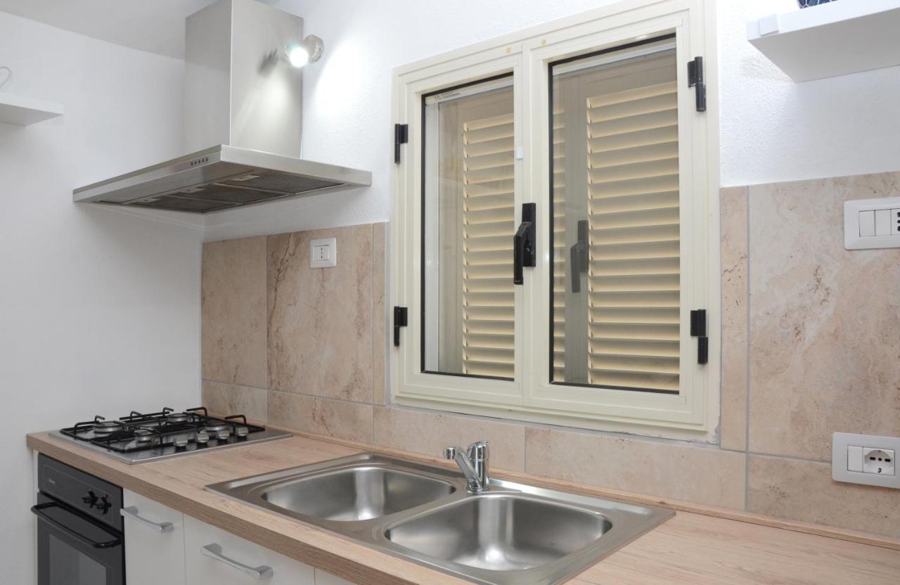 Apartments Villa Corrias Cala Liberotto Luaran gambar